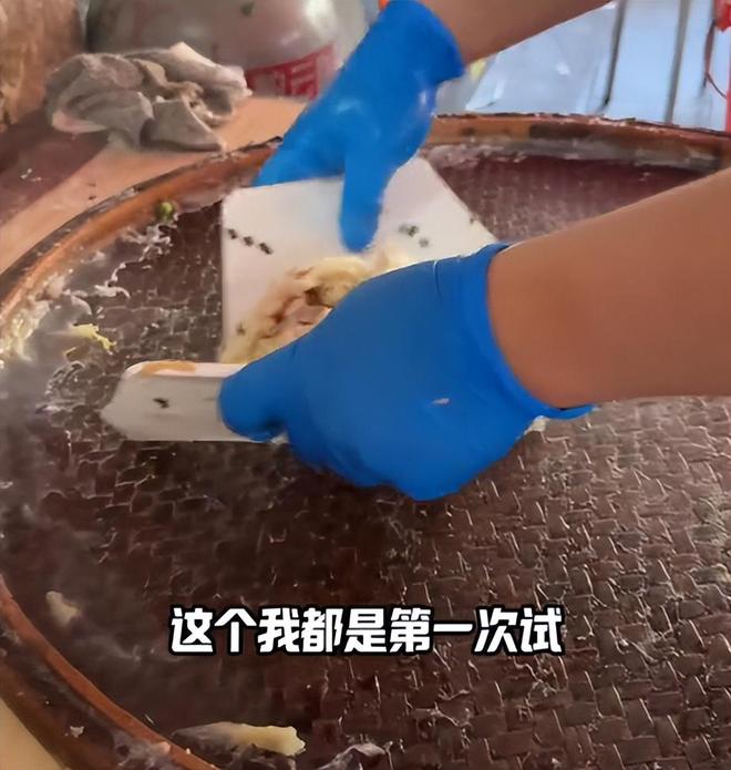 表吃路边摊30块吃4个菜直呼赚翻！PG麻将胡了香港影帝长居内地戴大金(图1)
