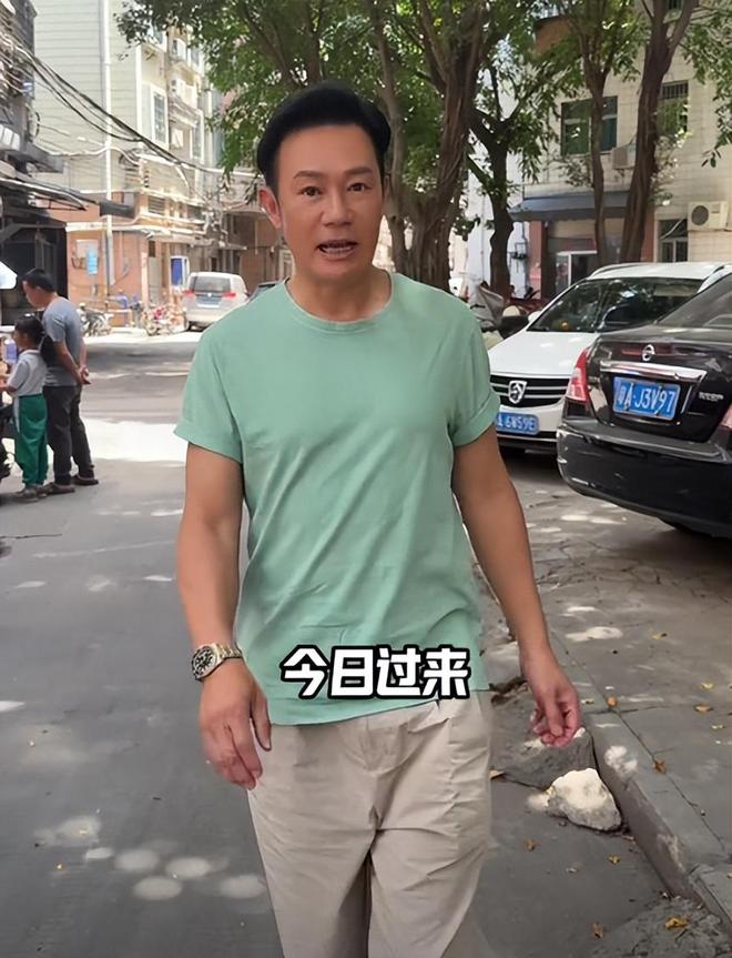表吃路边摊30块吃4个菜直呼赚翻！PG麻将胡了香港影帝长居内地戴大金(图8)