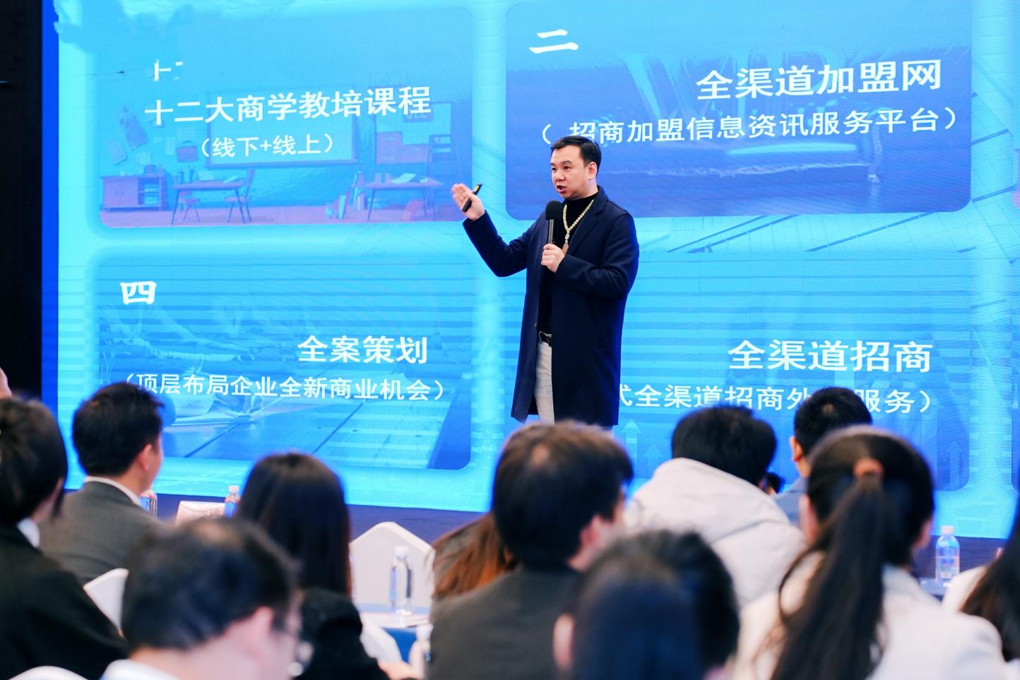 ：解码全渠道招商盈利系统的商业逻辑与企业赋能价值PG电子麻将胡了查生意“全渠道招商教父” 颜海辉(图8)